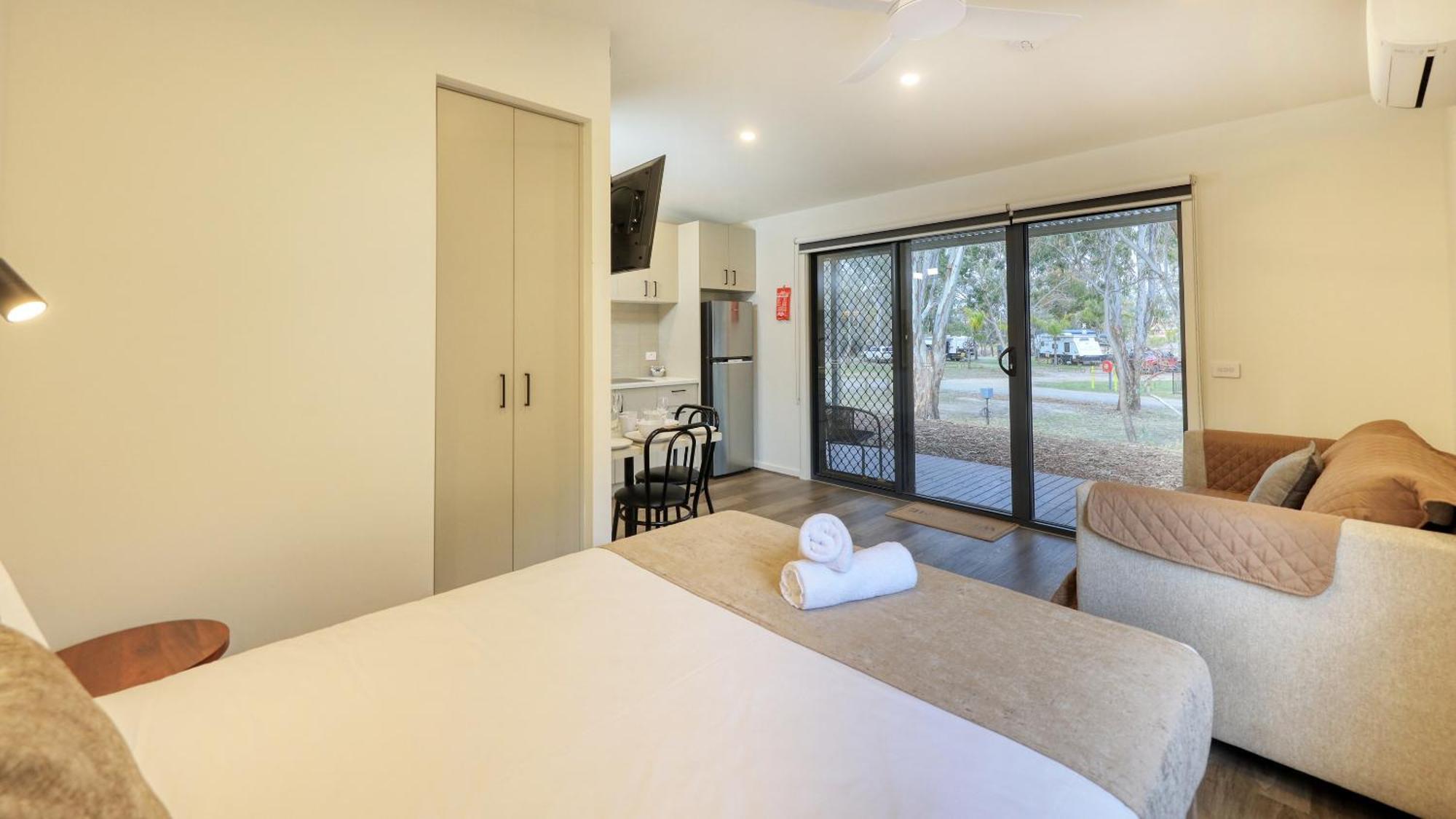 Deniliquin Riverside Caravan Park Exterior photo